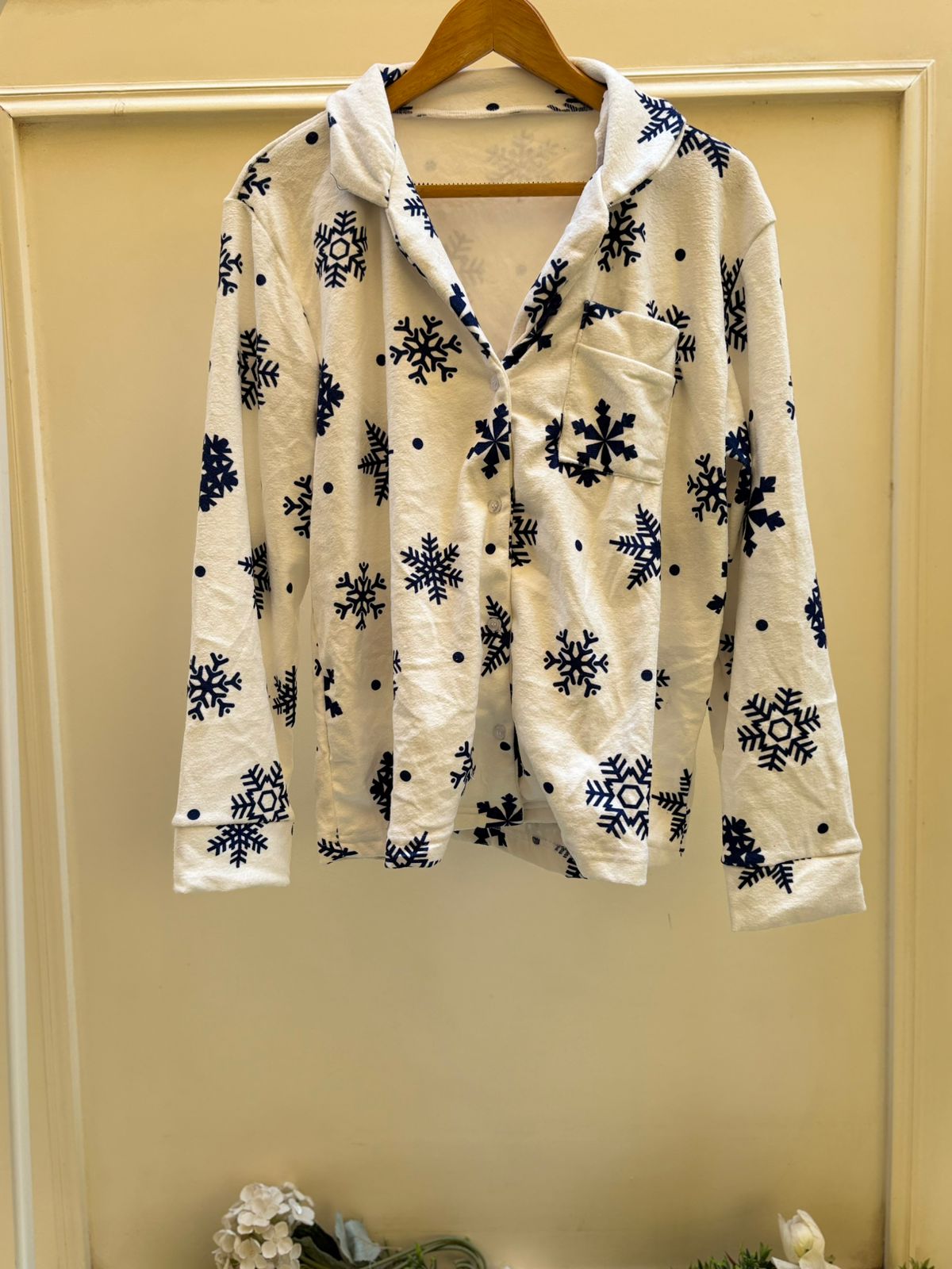 Snow Flakes Buttoned Top