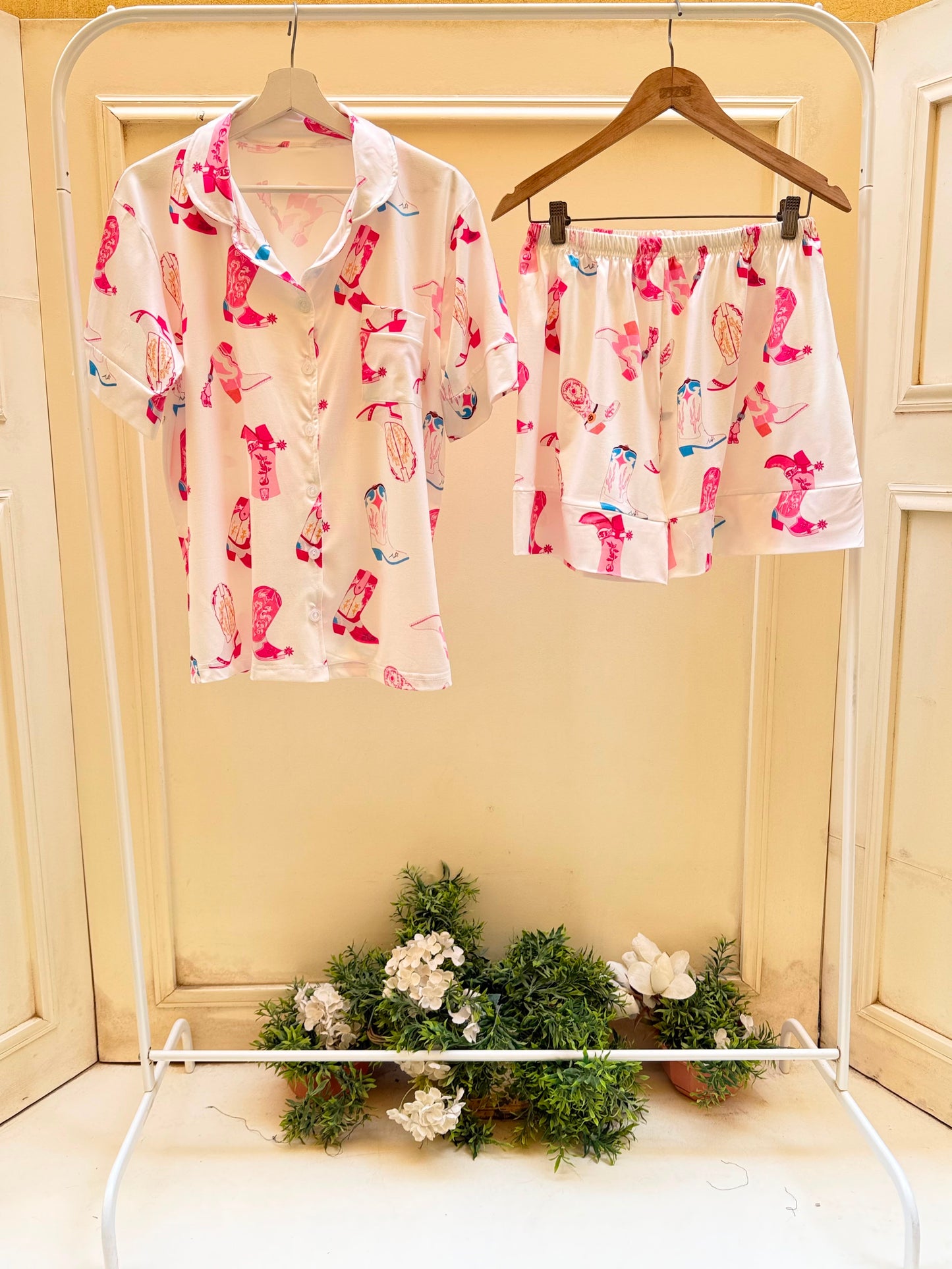 Boots Shorts Set