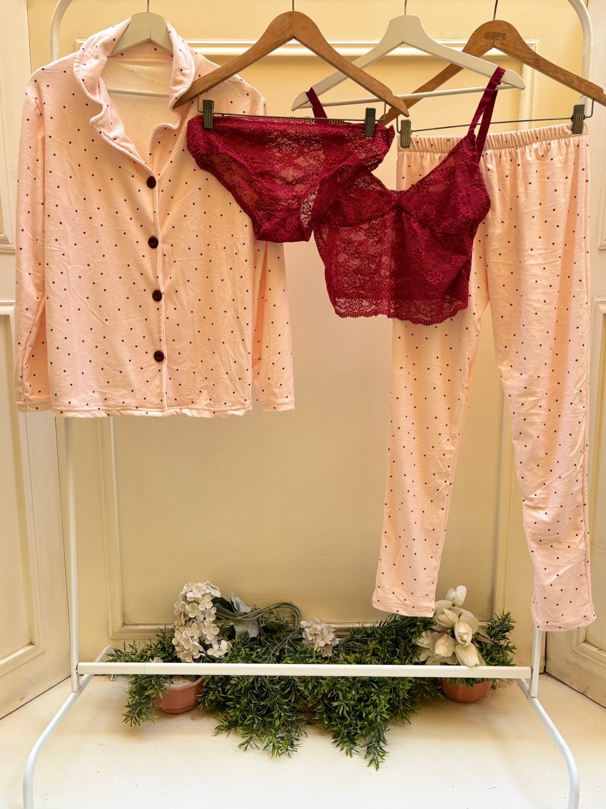 Burgundy Dots 4 Pcs Set