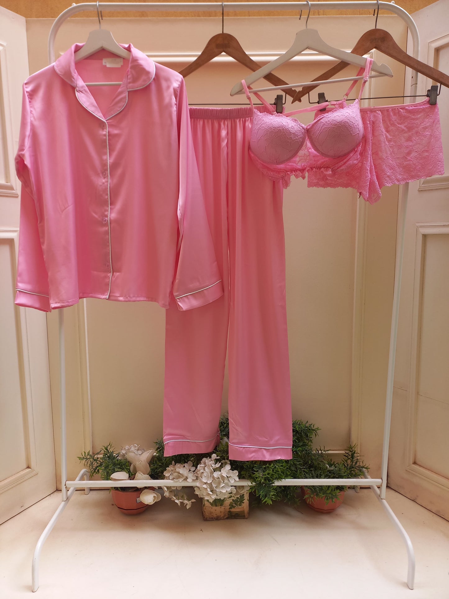 Pink Retro Satin 4 Pcs